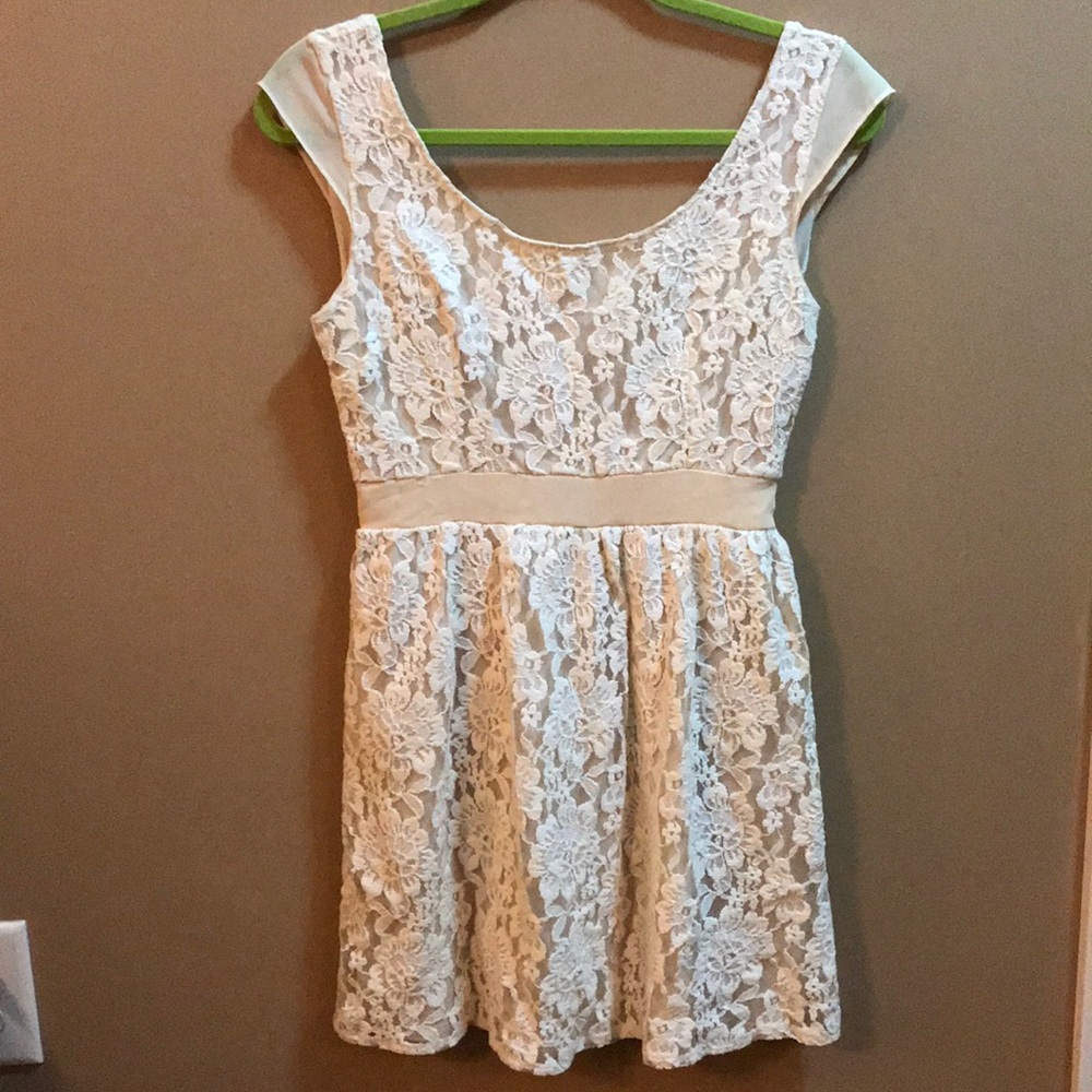 White lace AE dress